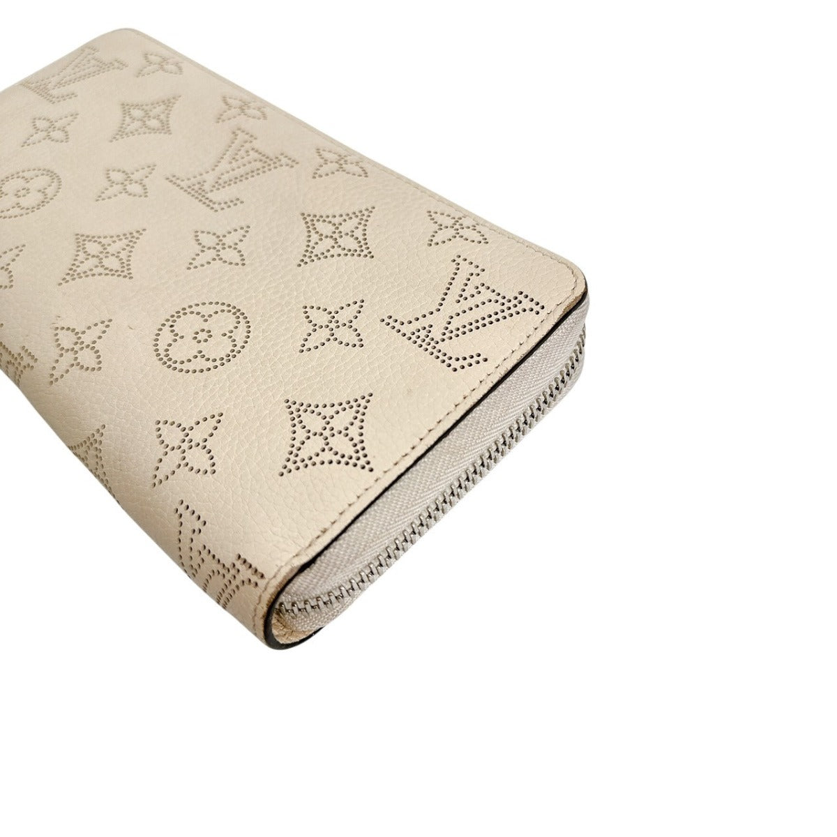 ルイヴィトン LOUIS VUITTON 長財布
ラウンドファスナー モノグラムマヒナ ジッピーウォレット モノグラムマヒナ M61868 マグノリア LV
【SS】
【中古】