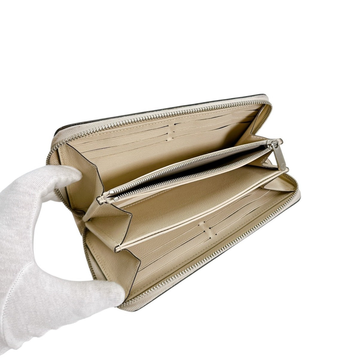 ルイヴィトン LOUIS VUITTON 長財布
ラウンドファスナー モノグラムマヒナ ジッピーウォレット モノグラムマヒナ M61868 マグノリア LV
【SS】
【中古】