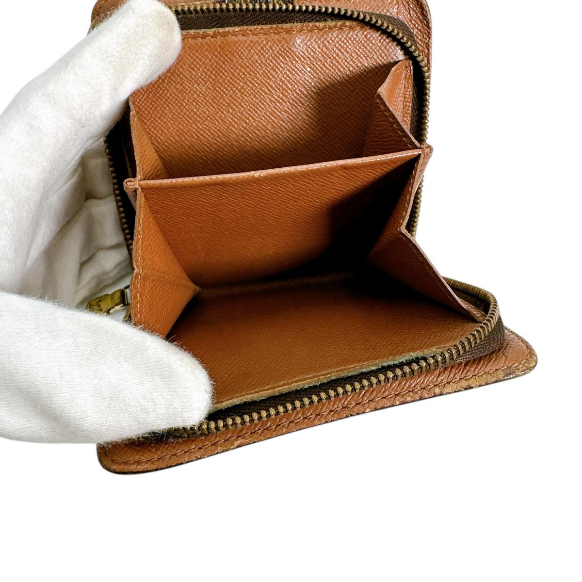 ルイヴィトン LOUIS VUITTON 二つ折り財布
カード用ポケットファスナー付 モノグラム コンパクトジップ モノグラムキャンバス M61667 ブラウン LV
【SS】
【中古】