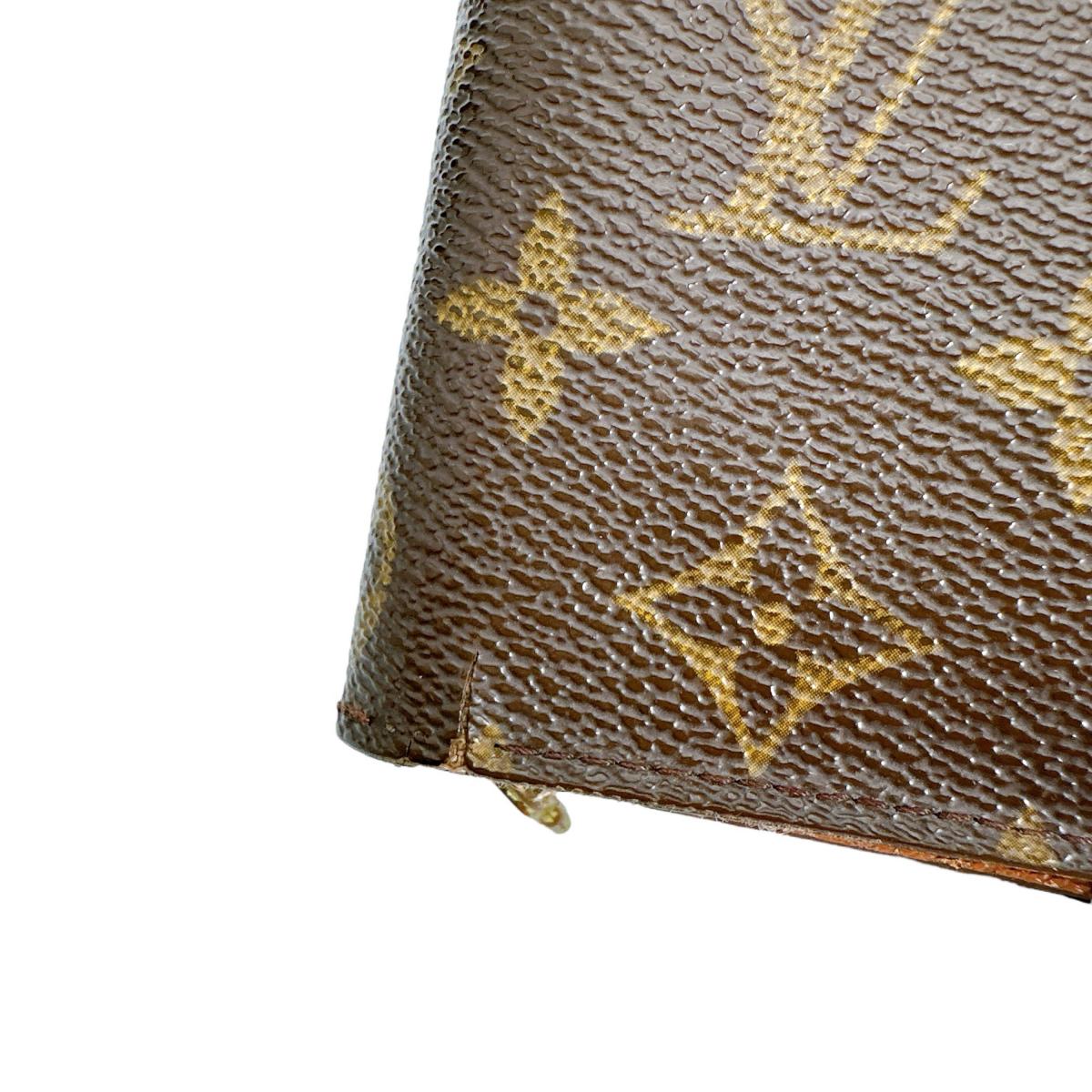 ルイヴィトン LOUIS VUITTON 二つ折り財布
カード用ポケットファスナー付 モノグラム コンパクトジップ モノグラムキャンバス M61667 ブラウン LV
【SS】
【中古】