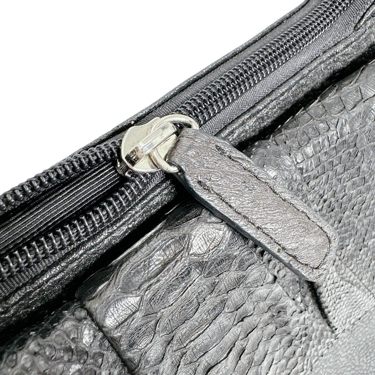 パイソン Python ショルダーバッグ
ショルダーバッグ JRA 日本製 パイソン パイソン ブラック 【SS】
【中古】