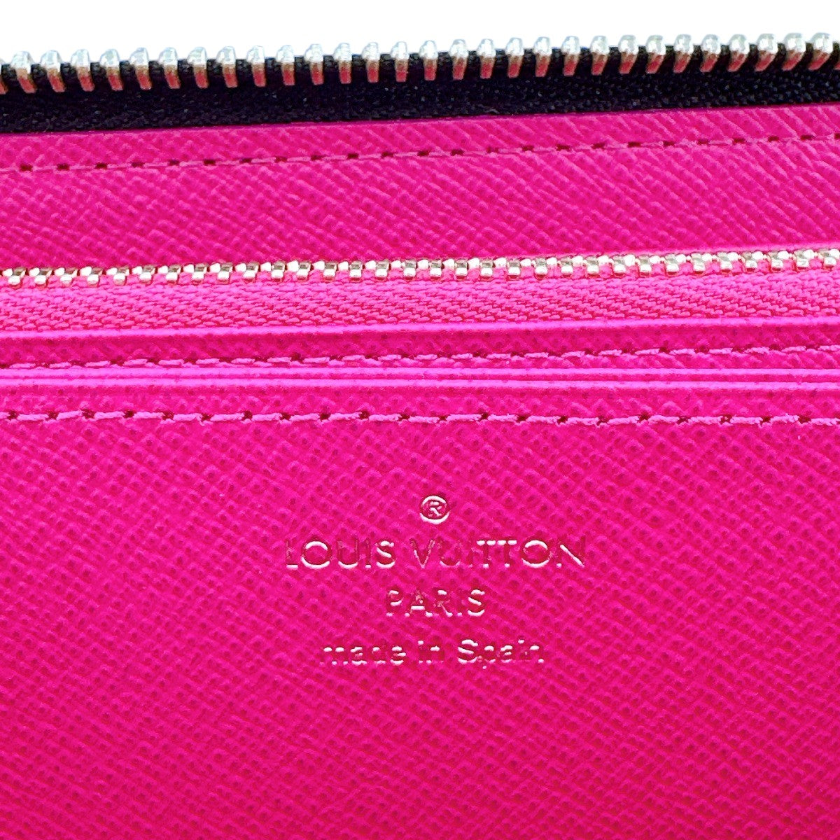 ルイヴィトン LOUIS VUITTON 長財布
ジッピー・ウォレット モノグラム ラウンドファスナー長財布 モノグラムキャンバス M63379 ブラウン LV