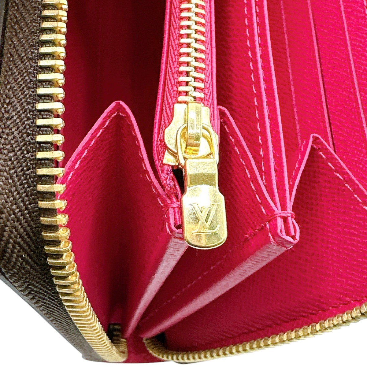 ルイヴィトン LOUIS VUITTON 長財布
ジッピー・ウォレット モノグラム ラウンドファスナー長財布 モノグラムキャンバス M63379 ブラウン LV