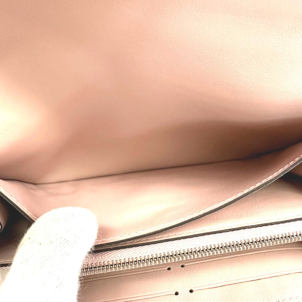 ルイヴィトン LOUIS VUITTON 長財布
マヒナ モノグラム ポルトフォイユ・イリス モノグラムマヒナ M60145 マグノリア LV
【SS】
【中古】