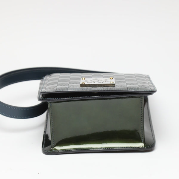 ルイヴィトン LOUIS VUITTON ショルダーバッグ
クラブ ハンドバッグ ダミエ・ヴェルニ ペトロールブルー M92128 グリーン LV
【SS】
【中古】