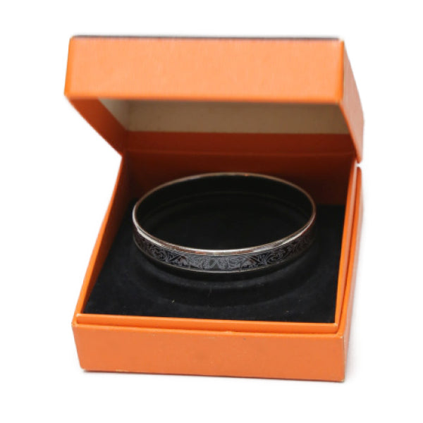 エルメス HERMES バングル
ブレスレット MADE IN AUSTRIA + D その他 シルバー×ブラック 【SS】
【中古】