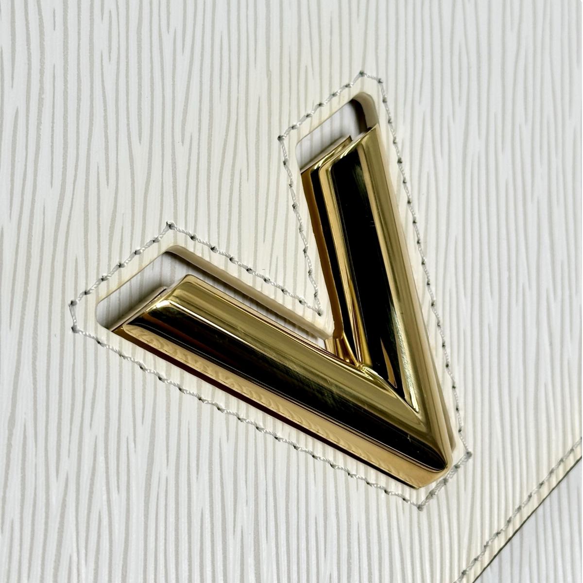 ルイヴィトン LOUIS VUITTON ショルダーバッグ
ツイスト MM エピレザー ブロン M55513 ホワイト LV
【中古】