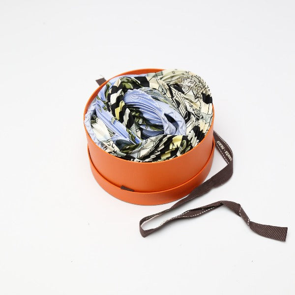 エルメス HERMES スカーフ
スカーフ DIES ET HORE 占星術 プリーツ シルク 水色 【SS】
【中古】