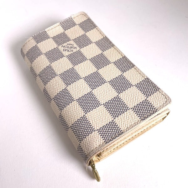 ルイヴィトン LOUIS VUITTON 二つ折り財布
ポルトフォイユ ダミエアズール トレゾール ダミエアズールキャンバス N61744 ダミエアズール LV
【SS】
【中古】