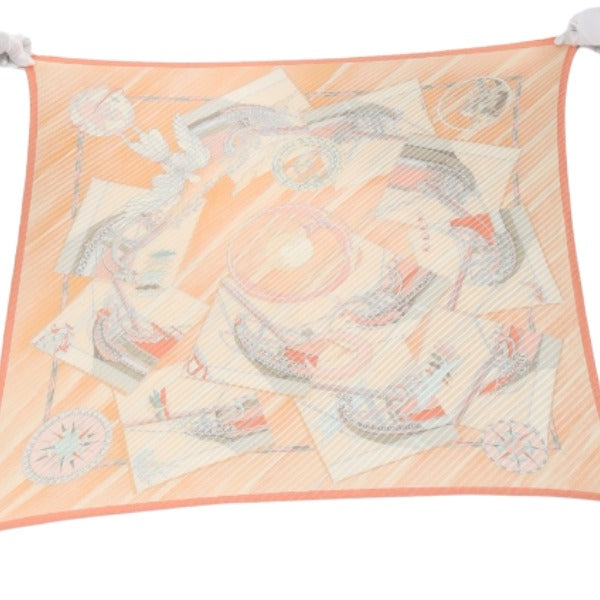 エルメス HERMES スカーフ
シルク100% face au large 沖に向かって プリーツカレ シルク オレンジ 【SS】
【中古】