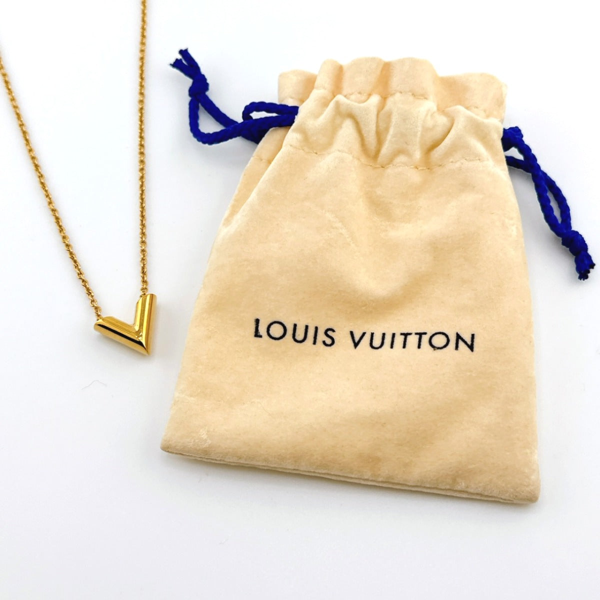 ルイヴィトン LOUIS VUITTON ネックレス
ネックレス エセンシャル GP M61083 ゴールド LV
【SS】
【中古】