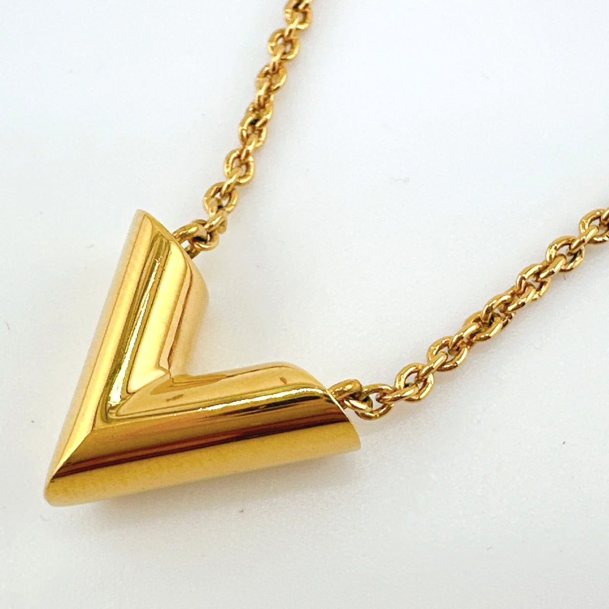 ルイヴィトン LOUIS VUITTON ネックレス
ネックレス エセンシャル GP M61083 ゴールド LV
【SS】
【中古】