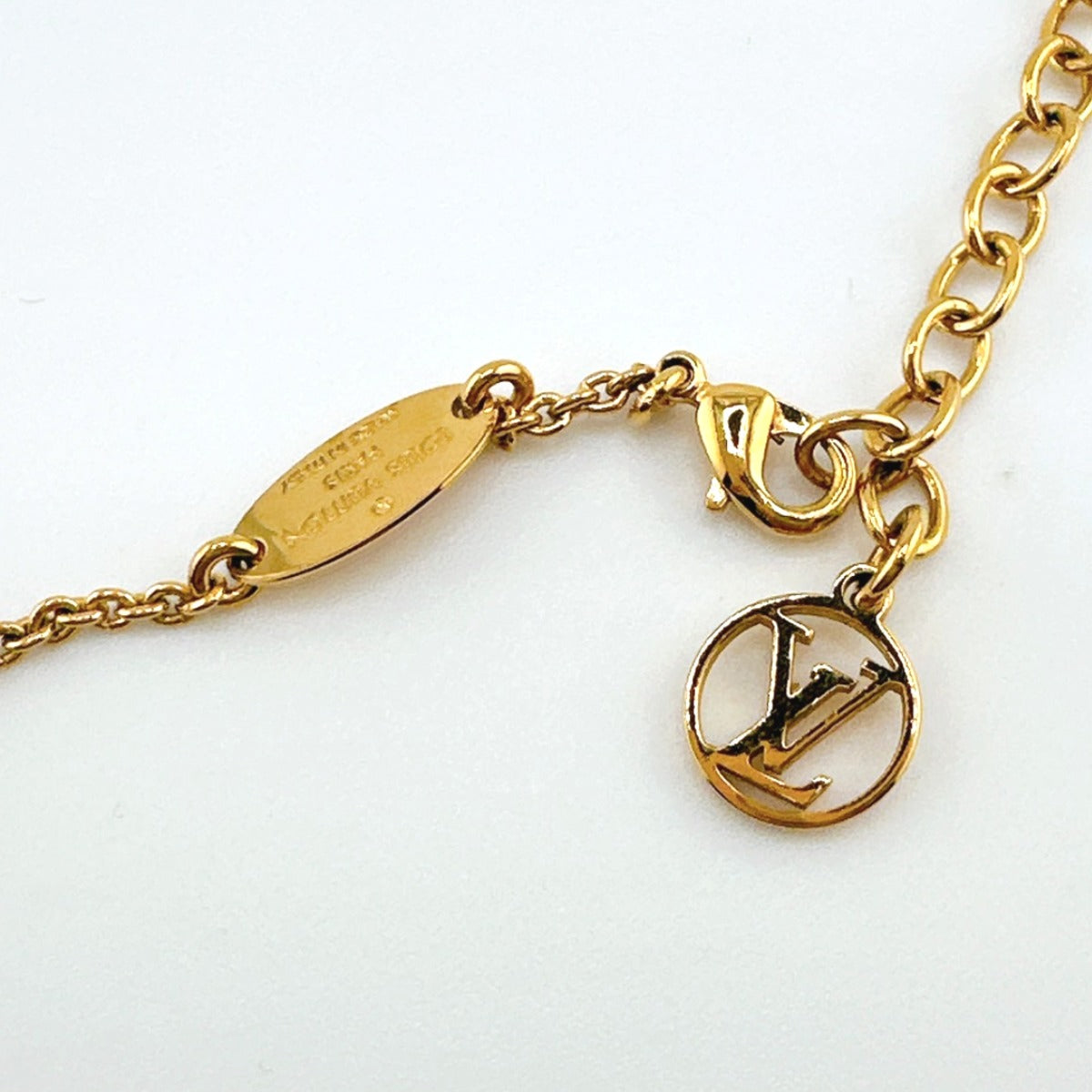 ルイヴィトン LOUIS VUITTON ネックレス
ネックレス エセンシャル GP M61083 ゴールド LV
【SS】
【中古】