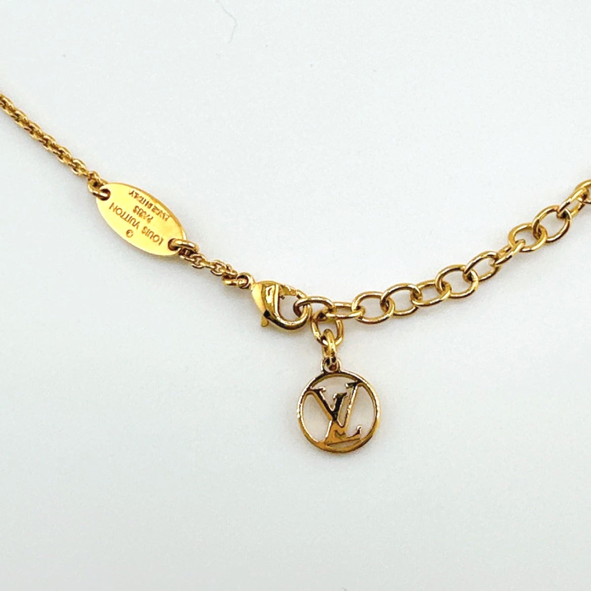 ルイヴィトン LOUIS VUITTON ネックレス
ネックレス エセンシャル GP M61083 ゴールド LV
【SS】
【中古】