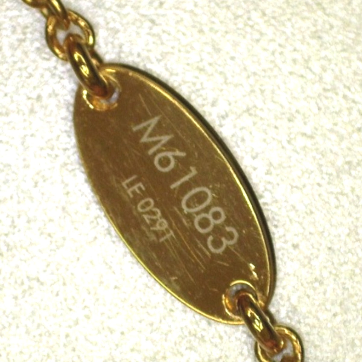 ルイヴィトン LOUIS VUITTON ネックレス
ネックレス エセンシャル GP M61083 ゴールド LV
【SS】
【中古】