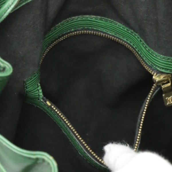 ルイヴィトン LOUIS VUITTON ショルダーバッグ
巾着型ショルダーバッグ エピ ノエ ボルネオグリーン エピレザー M44004 グリーン LV
【SS】
【中古】