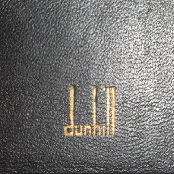 ダンヒル Dunhill 二つ折り財布
二つ折り財布 無地 レザー ブラック 【SS】
【中古】