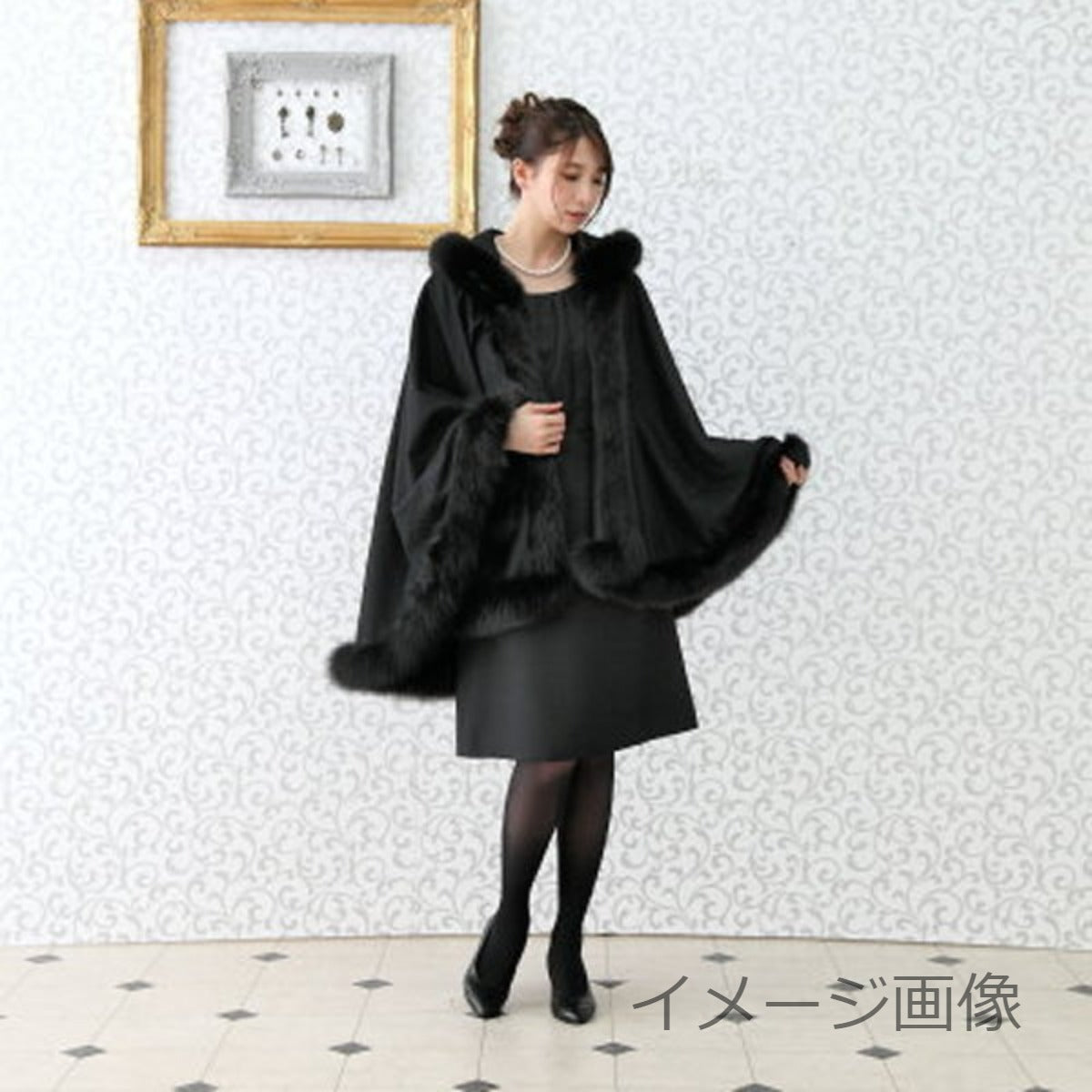 ピエール・バルマン PIERRE BALMAIN ポンチョ
毛皮コート フード付き カシミヤ100% ブラック 【SS】
【中古】