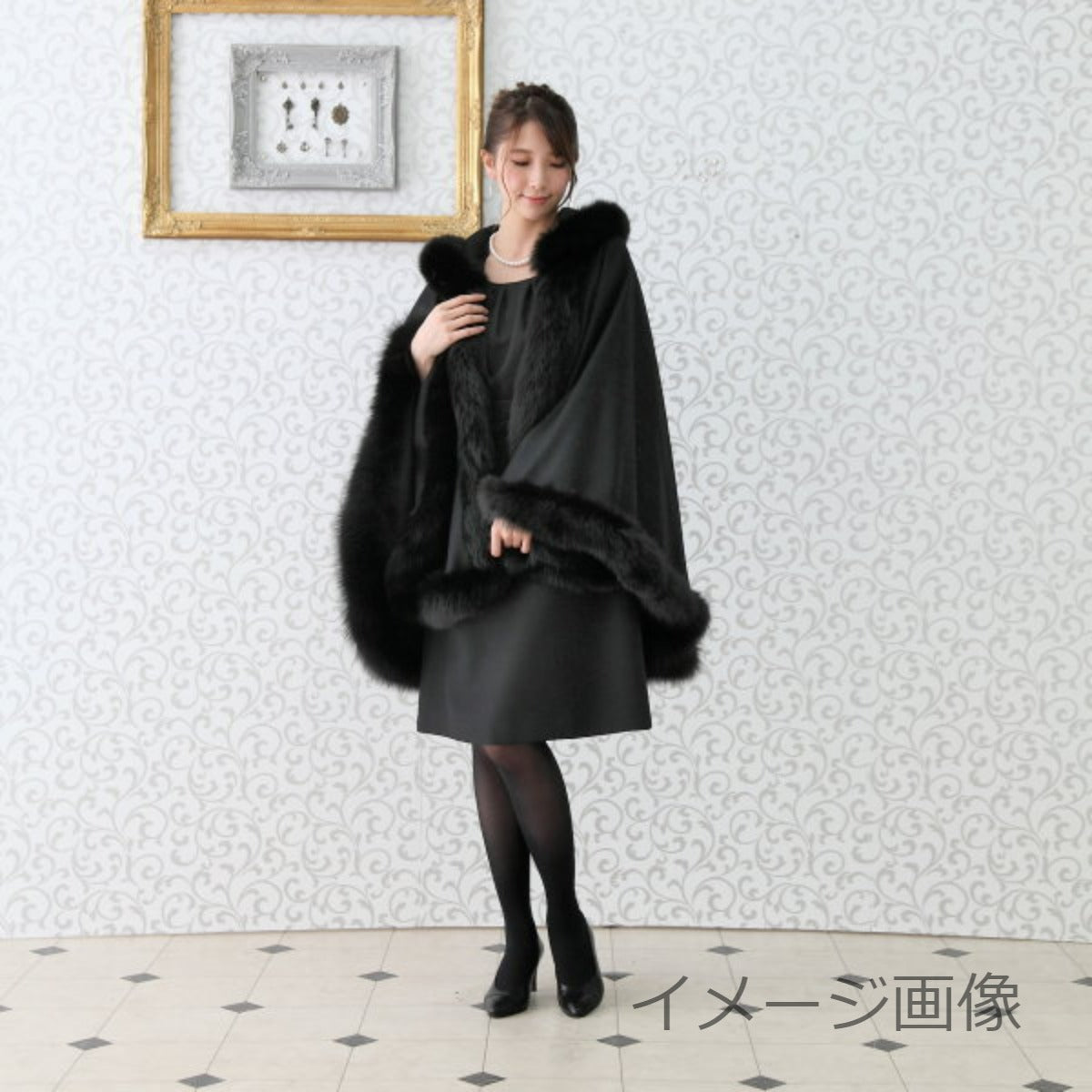 ピエール・バルマン PIERRE BALMAIN ポンチョ
毛皮コート フード付き カシミヤ100% ブラック 【SS】
【中古】