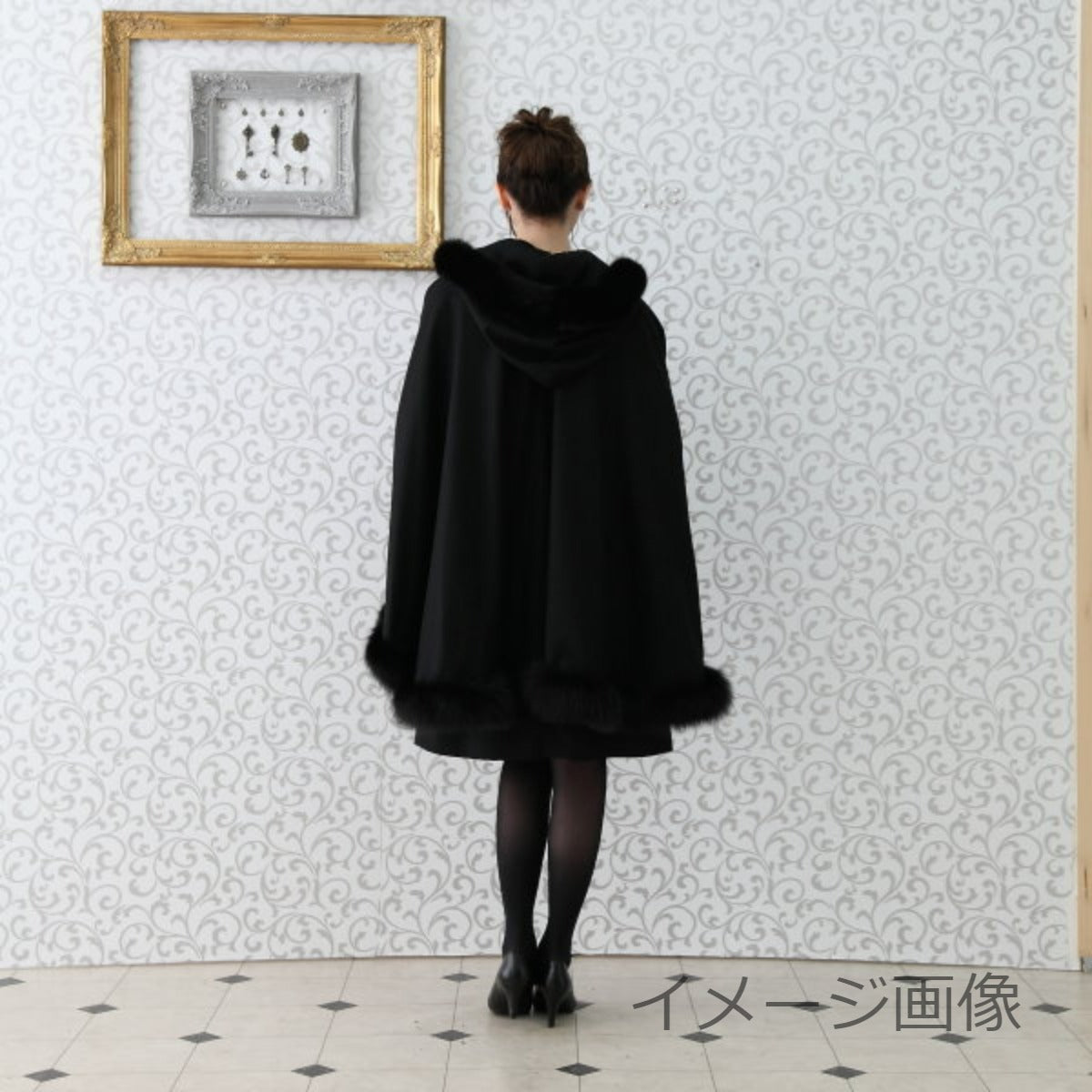 ピエール・バルマン PIERRE BALMAIN ポンチョ
毛皮コート フード付き カシミヤ100% ブラック 【SS】
【中古】