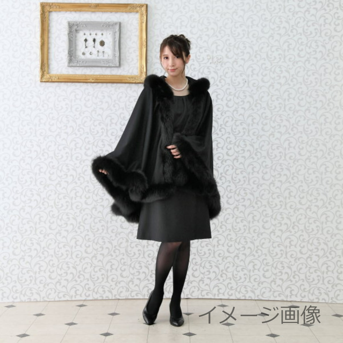 ピエール・バルマン PIERRE BALMAIN ポンチョ
毛皮コート フード付き カシミヤ100% ブラック 【SS】
【中古】