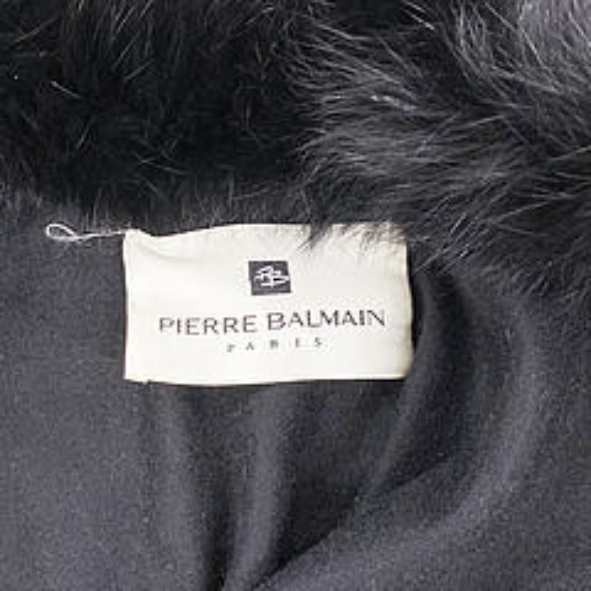 ピエール・バルマン PIERRE BALMAIN ポンチョ
毛皮コート フード付き カシミヤ100% ブラック 【SS】
【中古】
