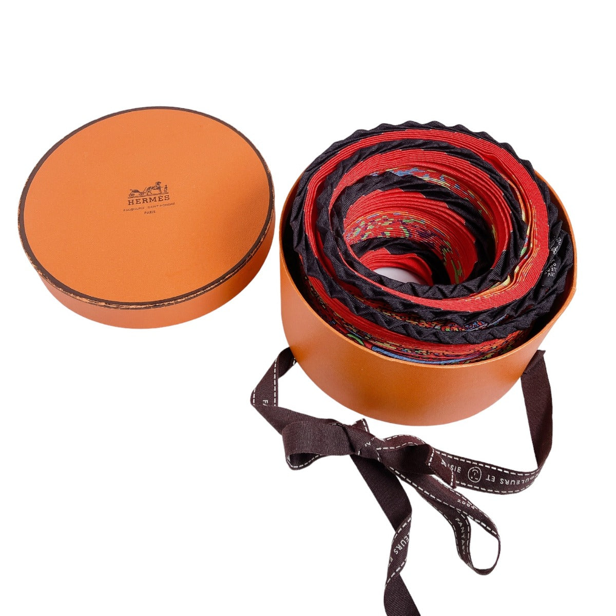 エルメス HERMES スカーフ
プリーツスカーフ パナマのクナ族の伝説 シルク100% シルク レッド 【SS】
【中古】
