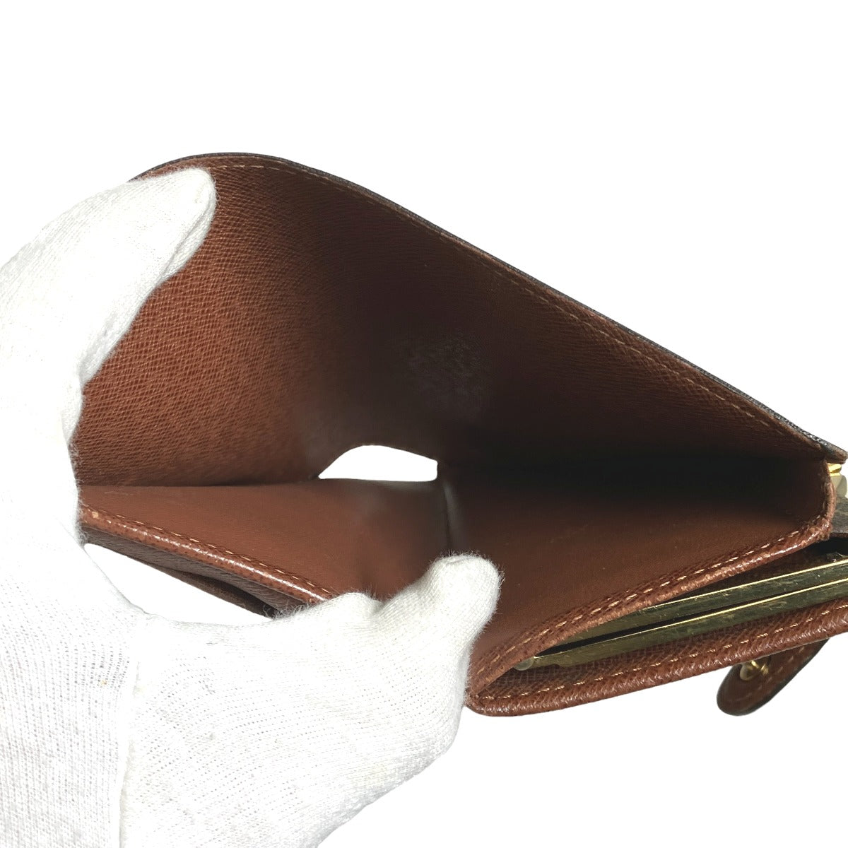 ルイヴィトン LOUIS VUITTON 二つ折り財布
カード用ポケット付がま口財布 モノグラム ポルト モネ・ビエ ヴィエノア モノグラムキャンバス M61663 ブラウン LV
【SS】
【中古】