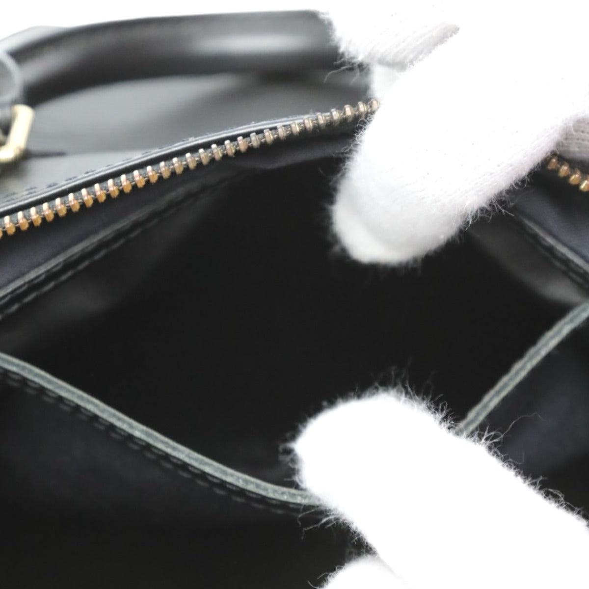 ルイヴィトン LOUIS VUITTON ハンドバッグ
ミニボストン エピ スピーディ30 エピレザー M59022 ブラック LV
【SS】
【中古】
