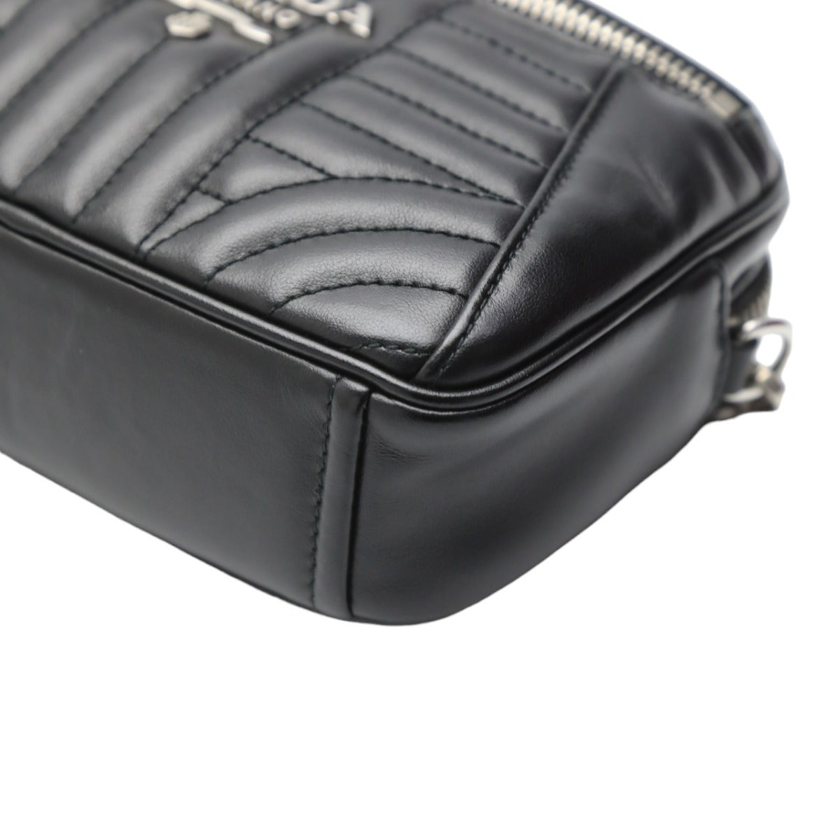 プラダ PRADA ショルダーバッグ
チェーンショルダーバッグ 軽量 斜め掛け カーフ 1BL006 ブラック 【SS】
【中古】
