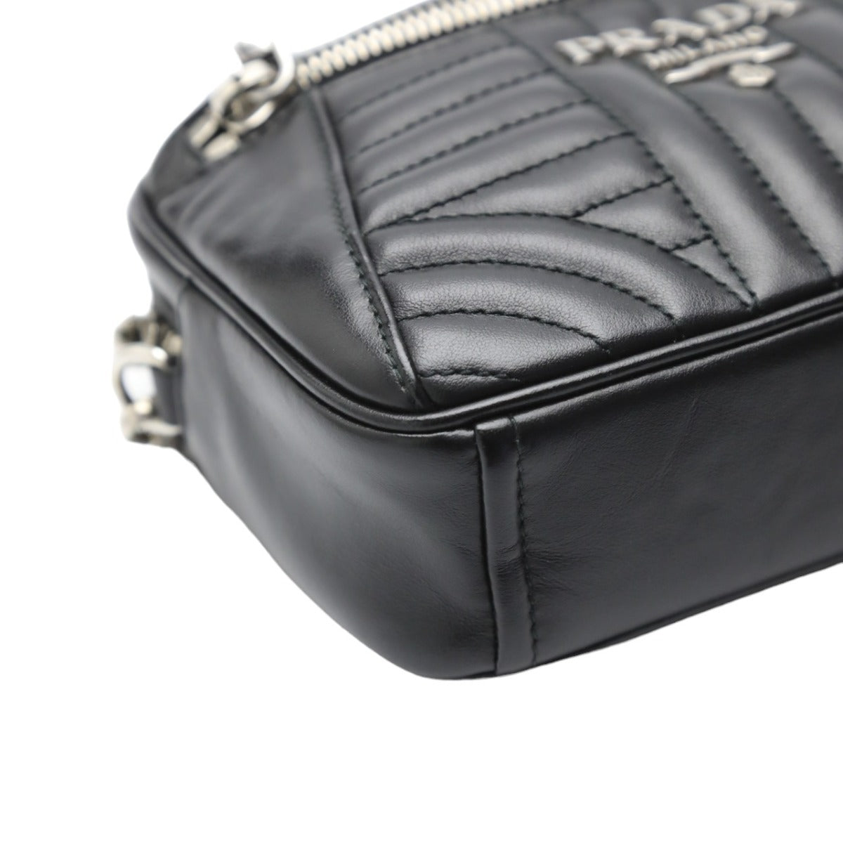 プラダ PRADA ショルダーバッグ
チェーンショルダーバッグ 軽量 斜め掛け カーフ 1BL006 ブラック 【SS】
【中古】