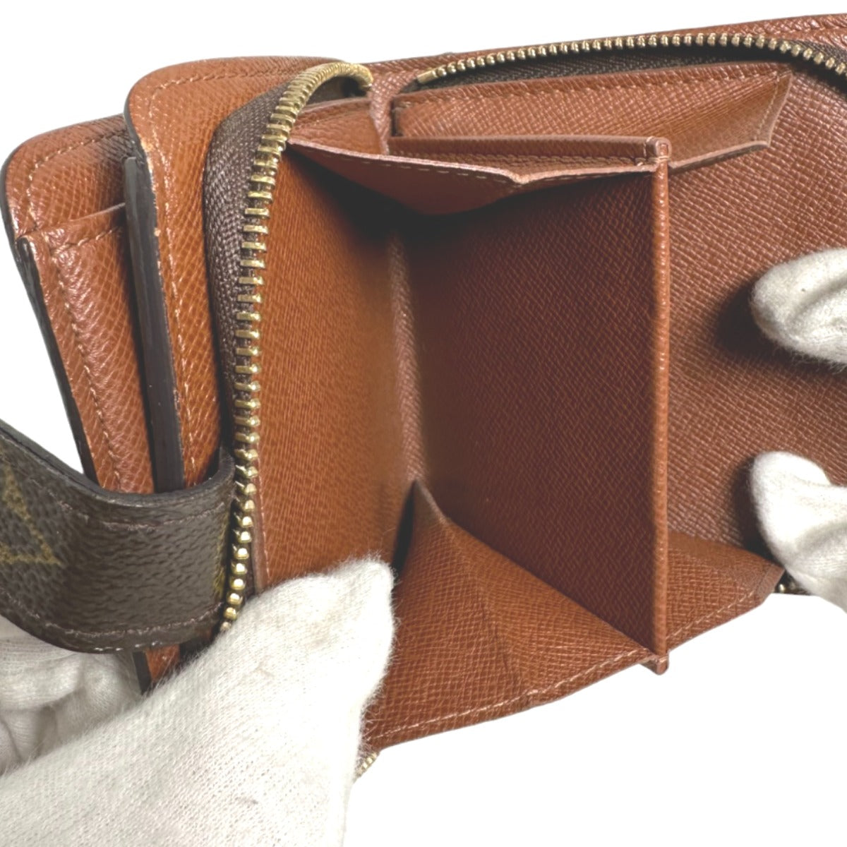 ルイヴィトン LOUIS VUITTON 二つ折り財布
カード用ポケットファスナー付 モノグラム コンパクトジップ モノグラムキャンバス M61667 ブラウン LV
【SS】
【中古】