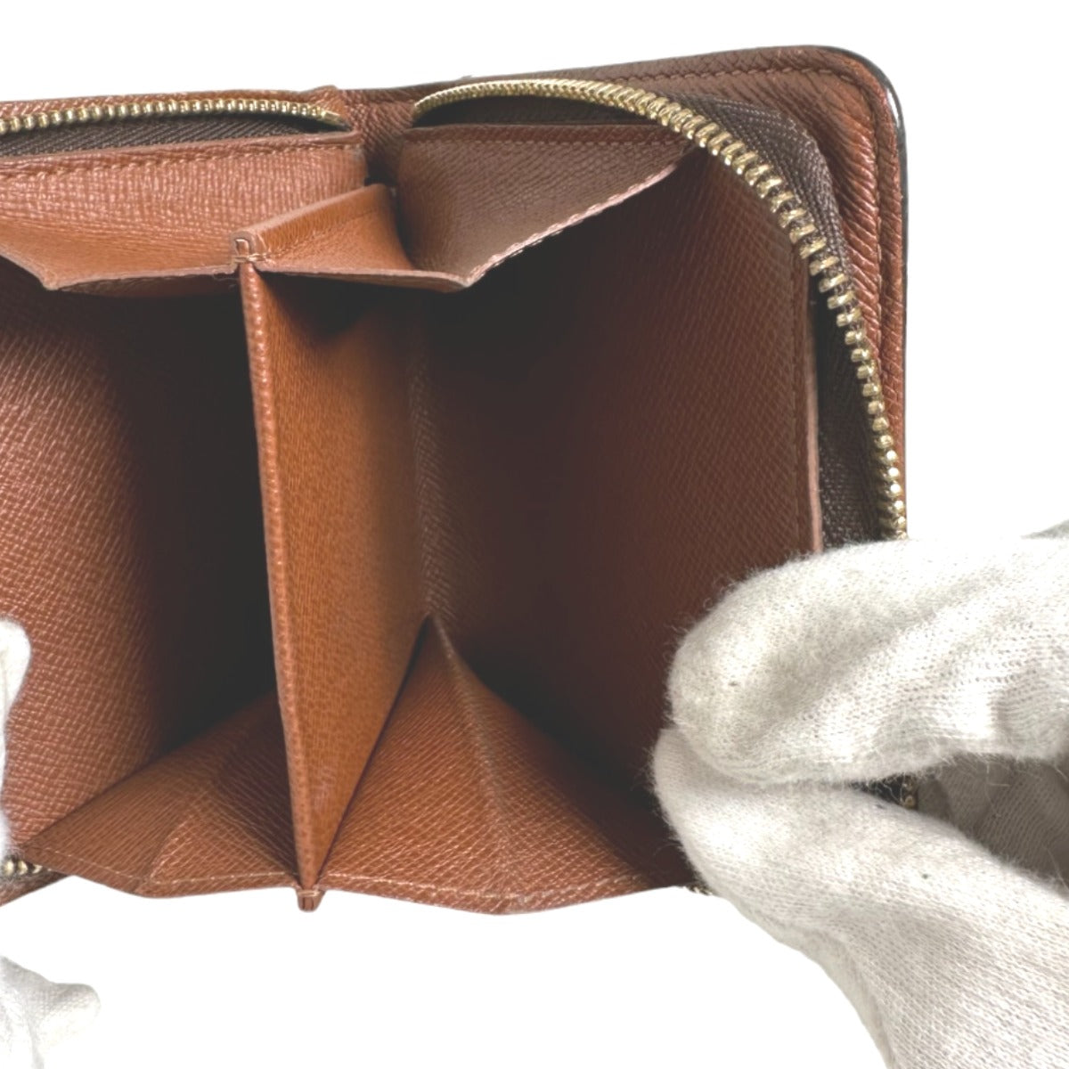 ルイヴィトン LOUIS VUITTON 二つ折り財布
カード用ポケットファスナー付 モノグラム コンパクトジップ モノグラムキャンバス M61667 ブラウン LV
【SS】
【中古】