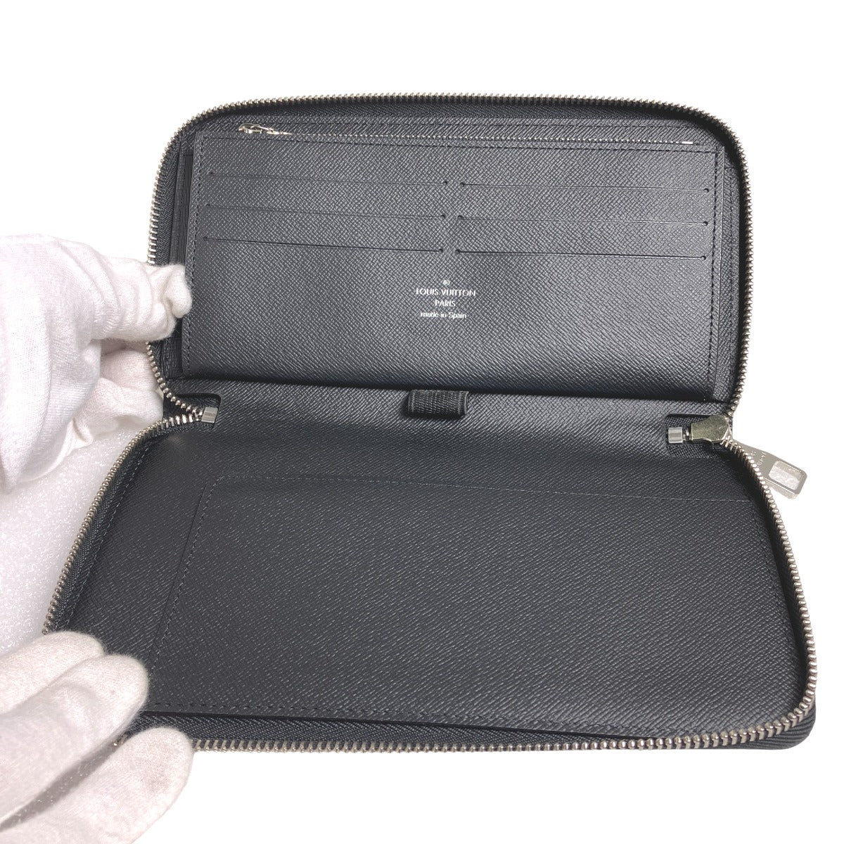 ルイヴィトン LOUIS VUITTON 長財布
ラウンドファスナー エピ ジッピーオーガナイザー エピレザー M60632 ノワール LV
【SS】
【中古】