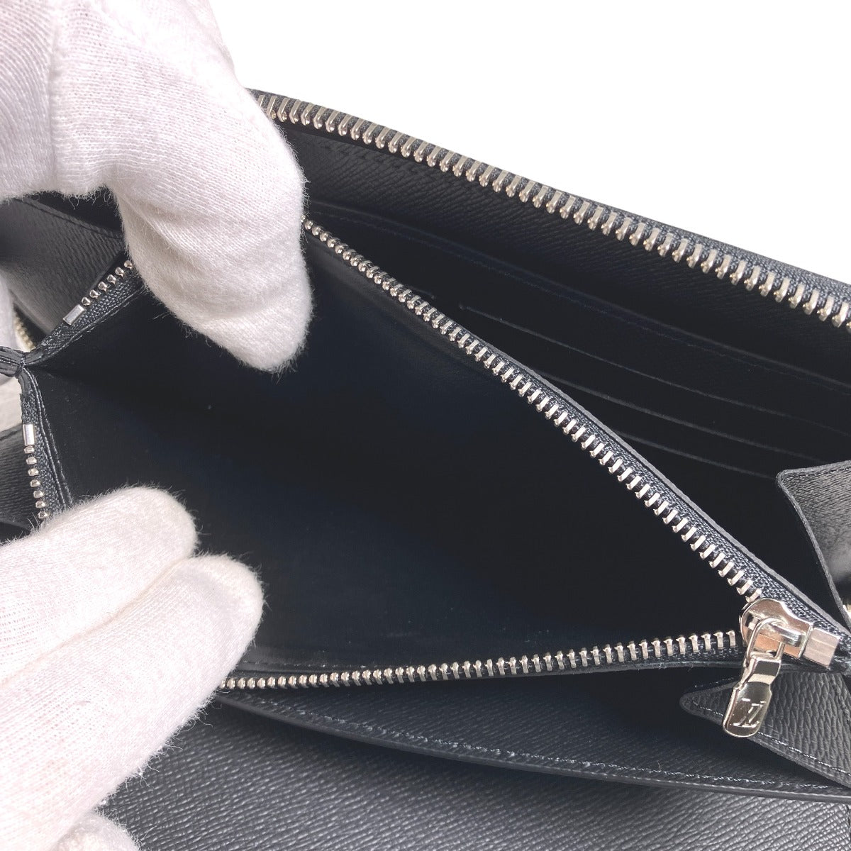ルイヴィトン LOUIS VUITTON 長財布
ラウンドファスナー エピ ジッピーオーガナイザー エピレザー M60632 ノワール LV
【SS】
【中古】