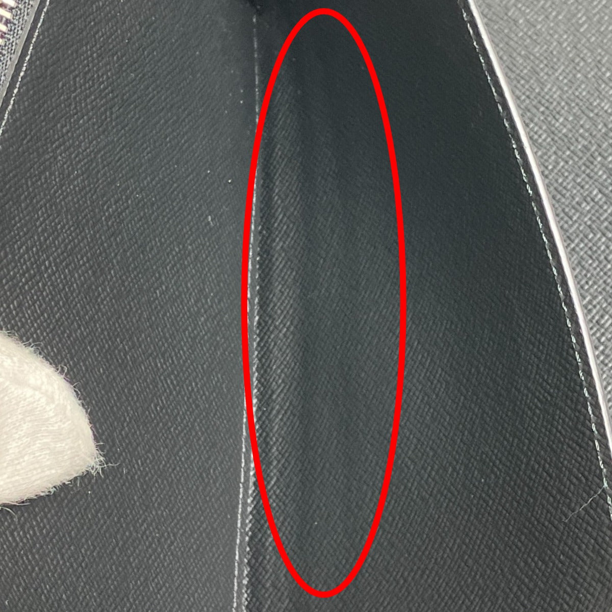 ルイヴィトン LOUIS VUITTON 長財布
ラウンドファスナー エピ ジッピーオーガナイザー エピレザー M60632 ノワール LV
【SS】
【中古】