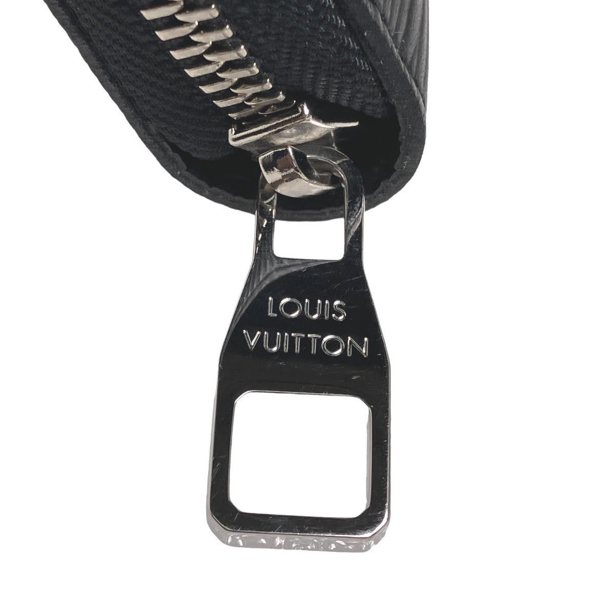 ルイヴィトン LOUIS VUITTON 長財布
ラウンドファスナー エピ ジッピーオーガナイザー エピレザー M60632 ノワール LV
【SS】
【中古】