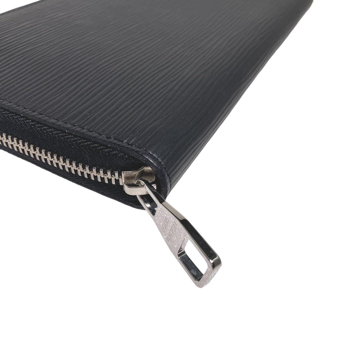 ルイヴィトン LOUIS VUITTON 長財布
ラウンドファスナー エピ ジッピーオーガナイザー エピレザー M60632 ノワール LV
【SS】
【中古】