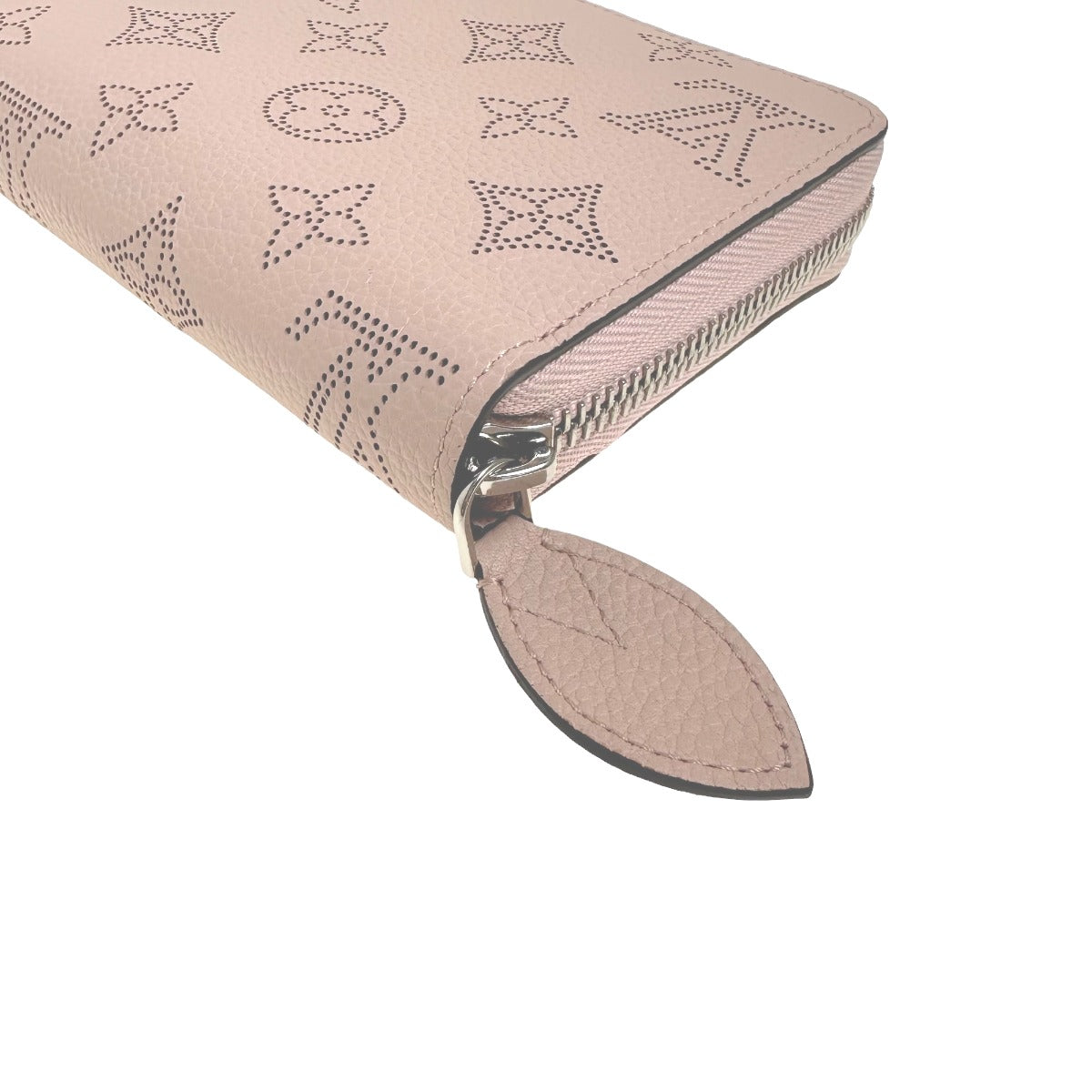 ルイヴィトン LOUIS VUITTON 長財布
長財布 マヒナ ジッピー・ウォレット モノグラムマヒナ M61868 マグノリア LV
【SS】
【中古】