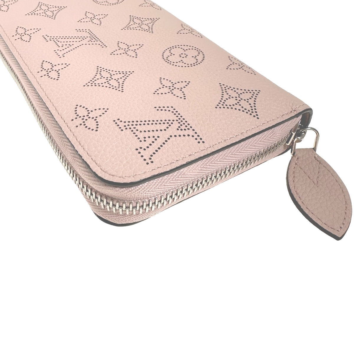ルイヴィトン LOUIS VUITTON 長財布
長財布 マヒナ ジッピー・ウォレット モノグラムマヒナ M61868 マグノリア LV
【SS】
【中古】