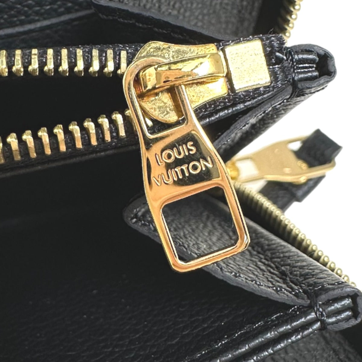 ルイヴィトン LOUIS VUITTON 長財布
長財布 アンプラント ジッピー・ウォレット モノグラムアンプラント M61864 ブラック LV
【SS】
【中古】