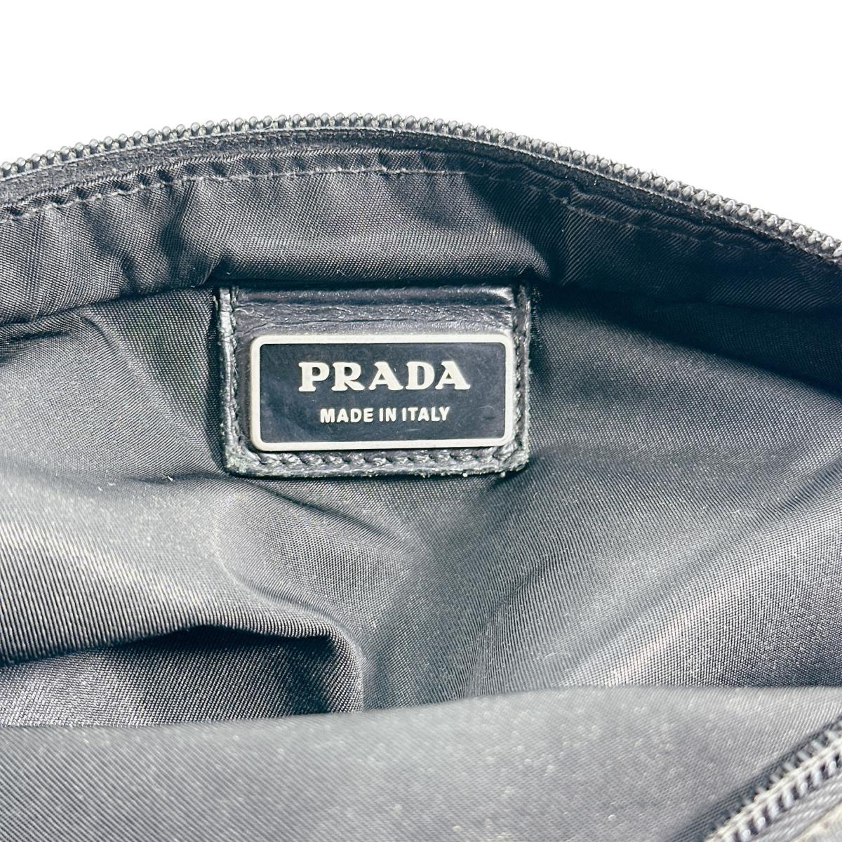 プラダ PRADA ショルダーバッグ
ボディバッグ トライアングルロゴ ナイロン ブラック 【SS】
【中古】