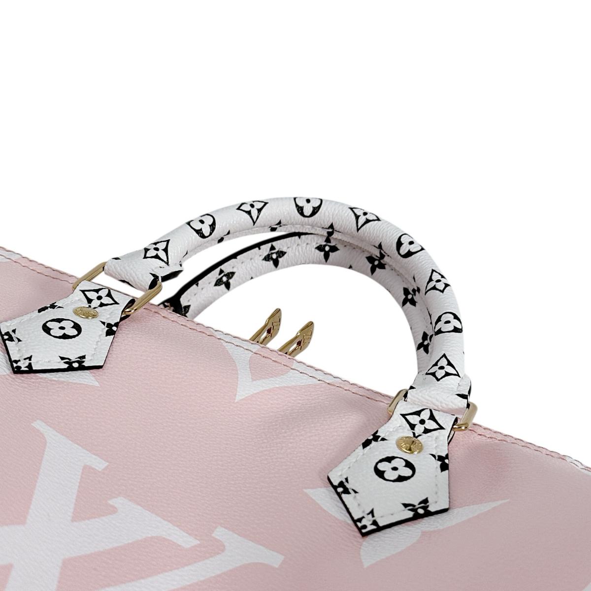 ルイヴィトン LOUIS VUITTON ショルダーバッグ
ショルダーバッグ モノグラム・ジャイアント スピーディー・バンドリエール30 M44573 ルージュxピンク LV
【中古】