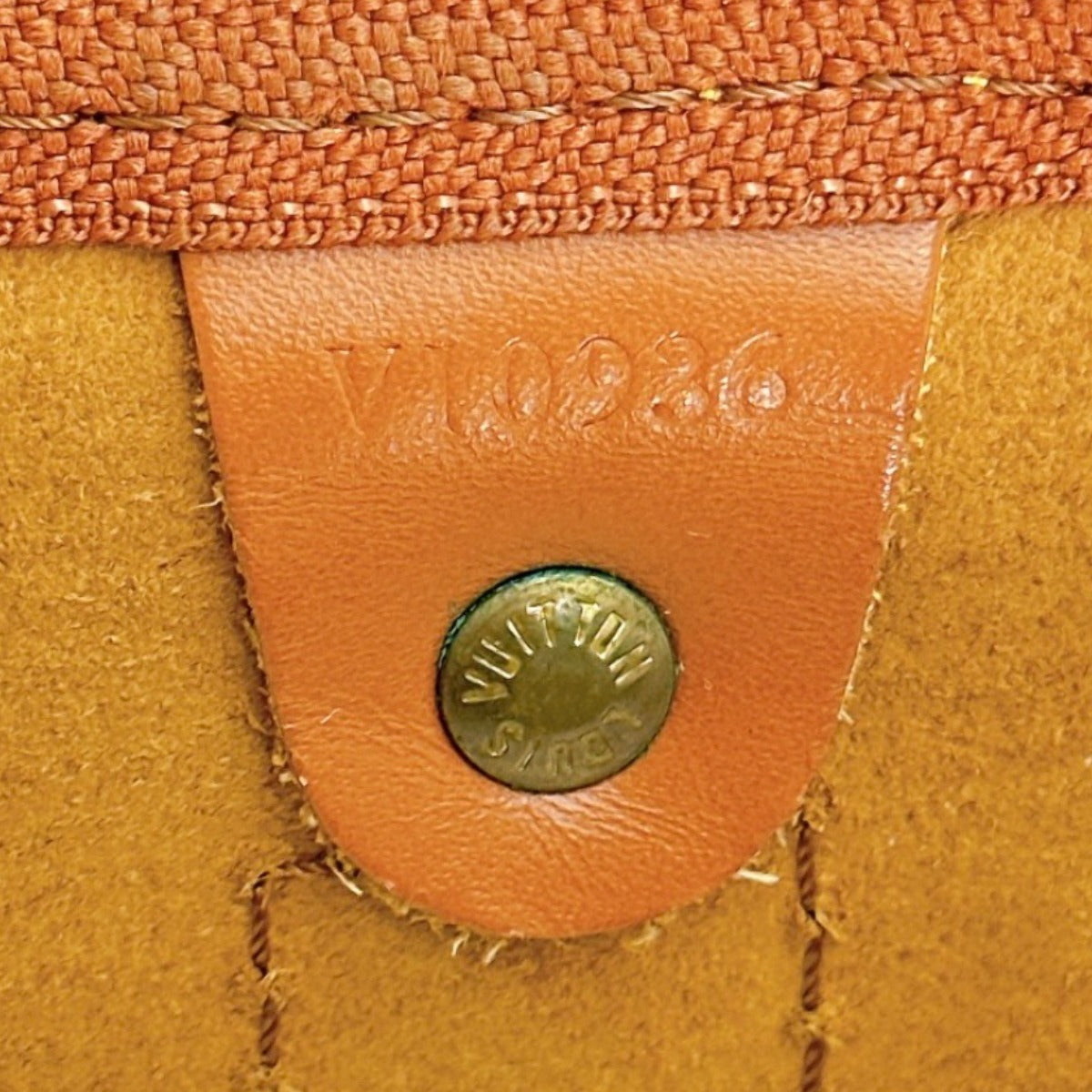 ルイヴィトン LOUIS VUITTON ボストンバッグ
旅行かばん エピ キーポル50 エピレザー M42968 ジパングゴールド LV
【SS】
【中古】