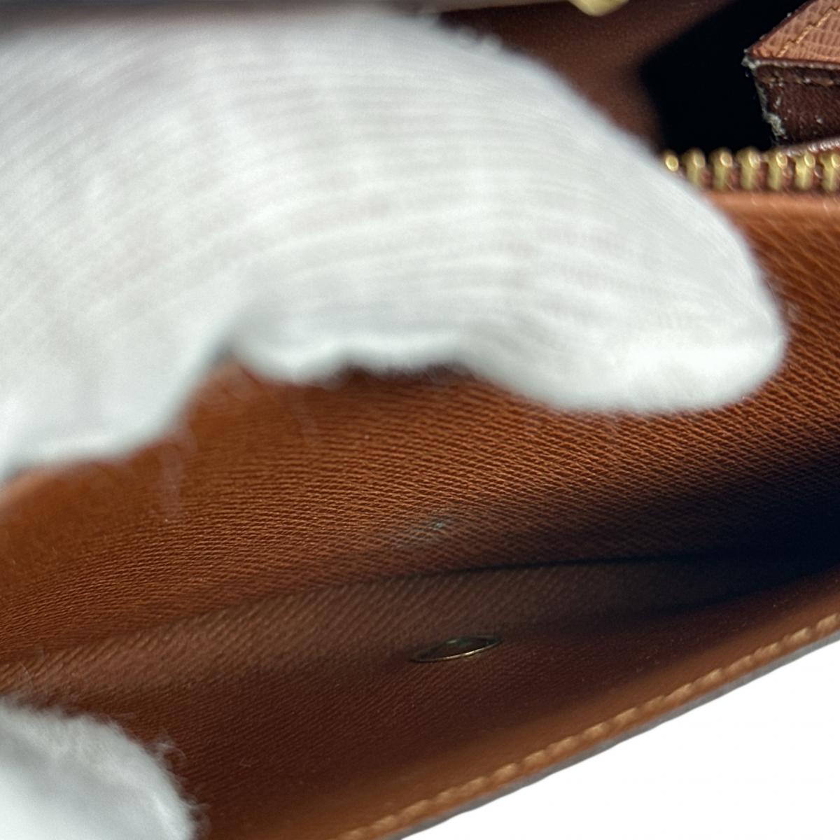 ルイヴィトン LOUIS VUITTON 二つ折り財布
L字ファスナー モノグラム ポルトモネビエ・トレゾール モノグラムキャンバス M61730 ブラウン LV
【SS】
【中古】