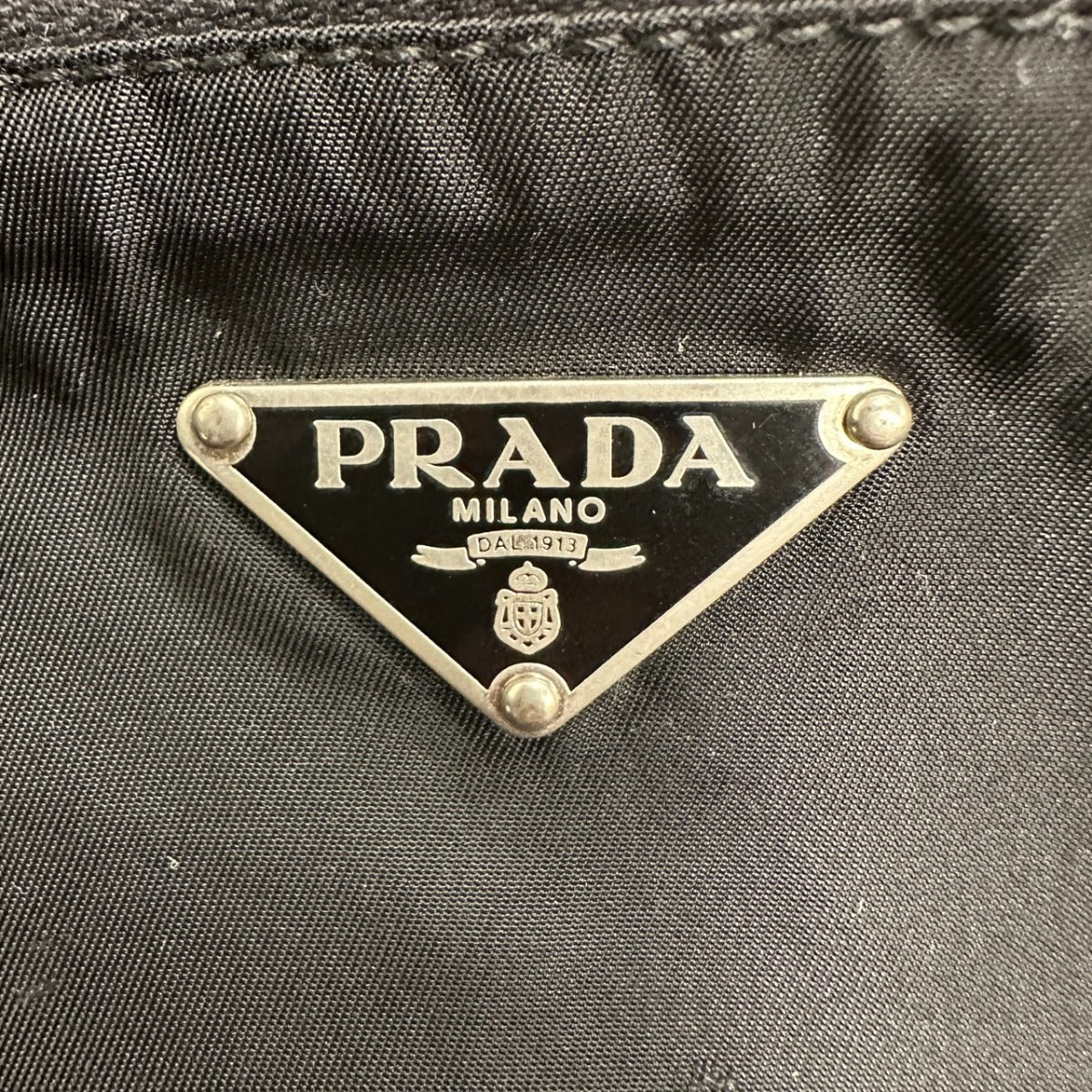 プラダ PRADA ショルダーバッグ
ボディバッグ トライアングルロゴ ナイロン ブラック 【SS】
【中古】