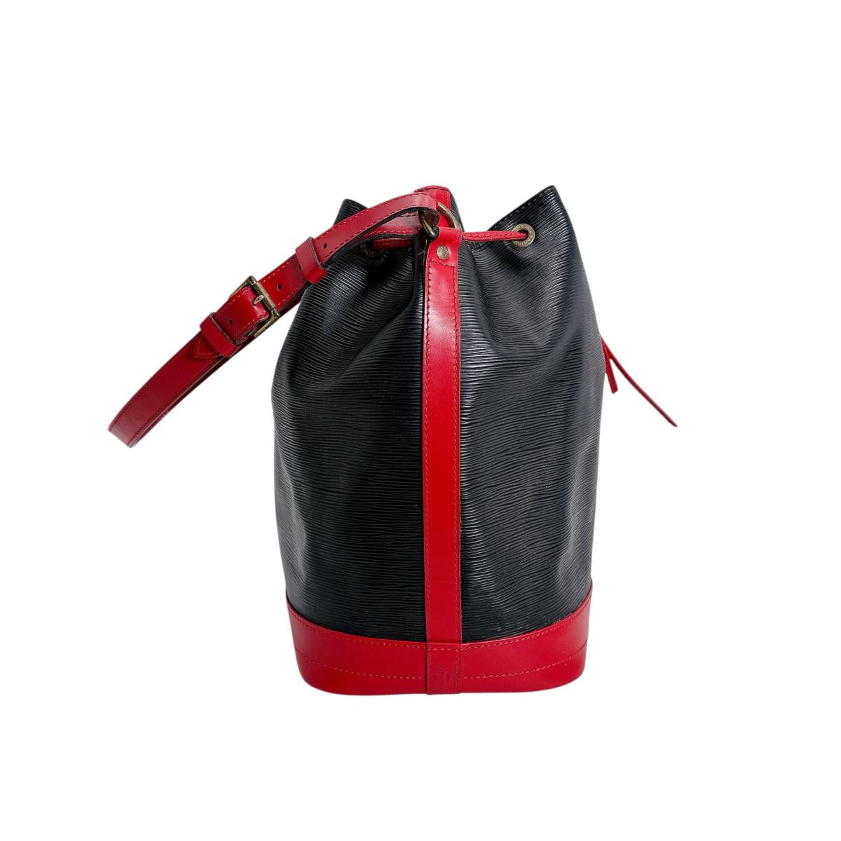 ルイヴィトン LOUIS VUITTON ショルダーバッグ
ショルダーバッグ エピ ノエ エピレザー M44017 ノワール×カスティリアンレッド LV
【SS】
【中古】