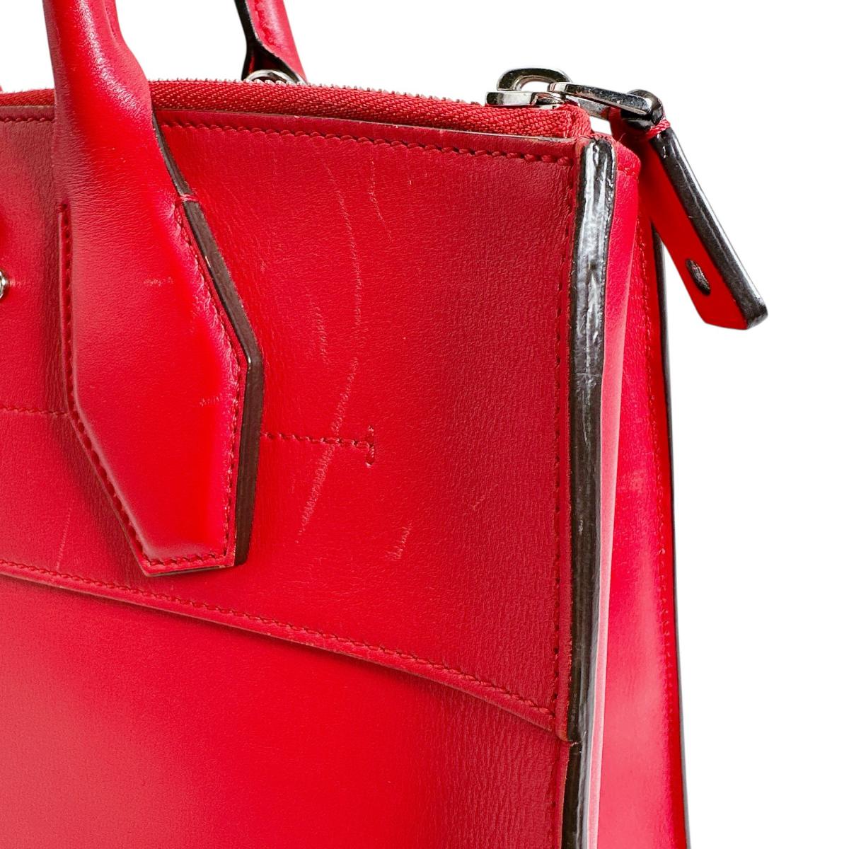 ルイヴィトン LOUIS VUITTON ハンドバッグ
 ハンドバッグ アンフィニ シティスティーマーPM カーフ M53029 レッド LV
 【SS】
 【中古】