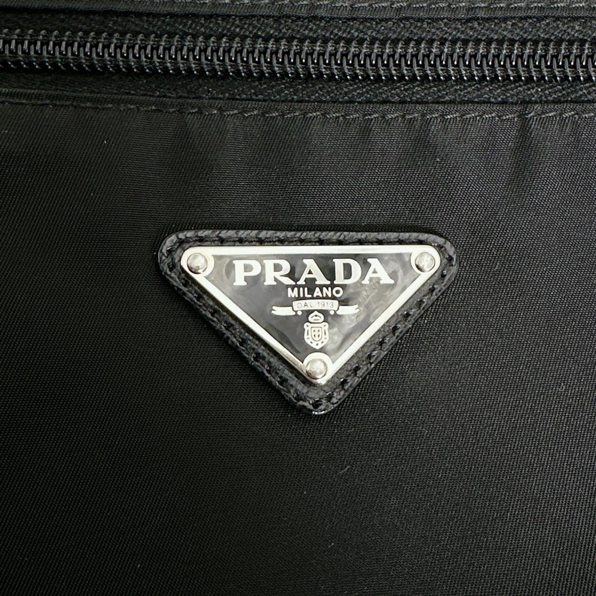 プラダ PRADA ショルダーバッグ
ボディバッグ 斜め掛け トライアングルロゴ ナイロン ブラック 【SS】
【中古】