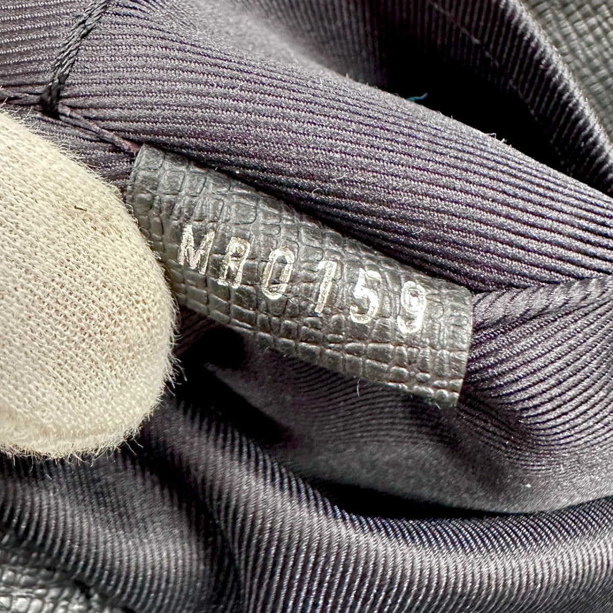 ルイヴィトン LOUIS VUITTON ビジネスバッグ
 ショルダーバッグ タイガ アントン・ブリーフケース タイガ M34400 ノワール LV
 【SS】
 【中古】